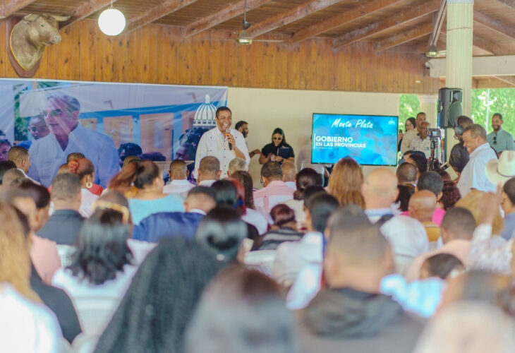 Durante su jornada, Víctor D’Aza, presidente de la LMD, anunció la próxima entrega de 1,100 títulos de propiedad en la zona urbana de la provincia, de un total de más de 3,000 que serán entregados. Esta acción garantizará la seguridad jurídica de los beneficiarios, quienes recibirán estos documentos de forma gratuita.