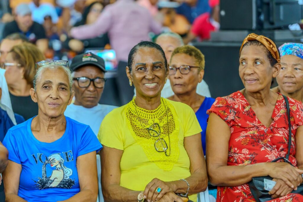 Beneficiarios de titulación en Monte Plata