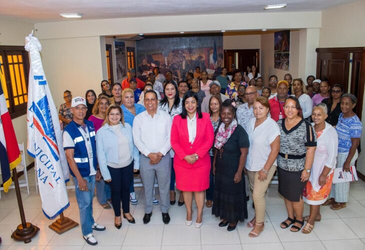 A la actividad asistieron representantes de diferentes instituciones y organizaciones de la zona con la intención de replicar el mensaje de la prevención y la no violencia.